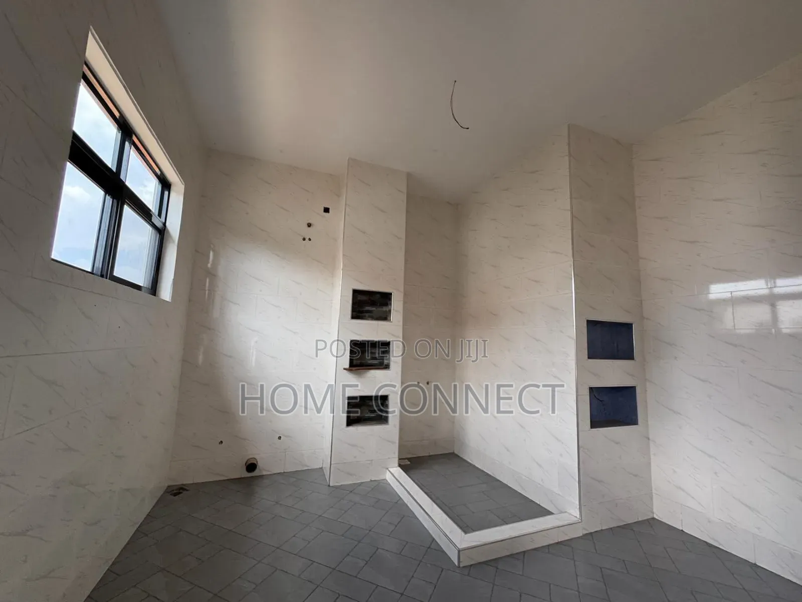 6bdrm Duplex in Munyonyo Charles, Central Division for sale
