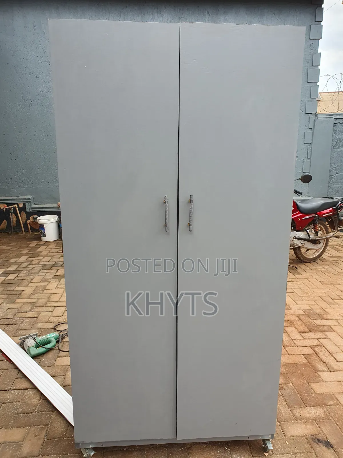 Wardrobe Made at Your Place