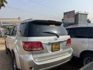 Toyota Fortuner 2013 Gold