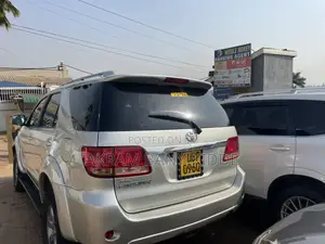 Toyota Fortuner 2013 Gold