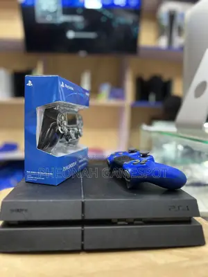Ps4 Simple Gaming Pleasure, 2 Pads Included and 17 Games Ready.