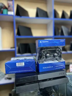 Ps4 Smooth Everyday Gaming Console With 2 Controllers and 18 Games.