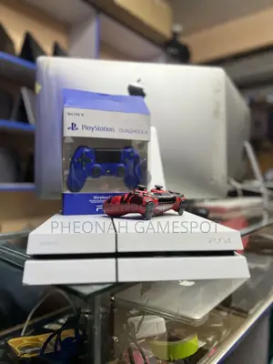 Ps4 Smooth Action Console, 2 Pads Plus 17 Games Inside.
