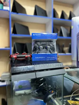 Ps4 Relaxed Gaming Bundle With 2 Controllers and 11 Games Loaded.
