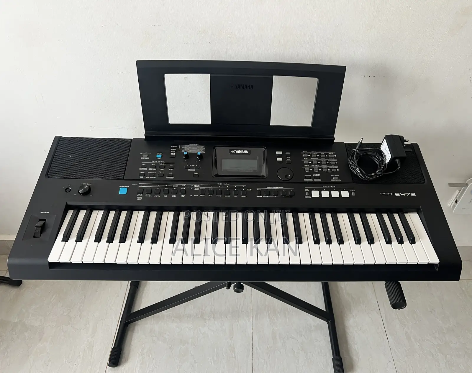 Yamaha Keyboard E473