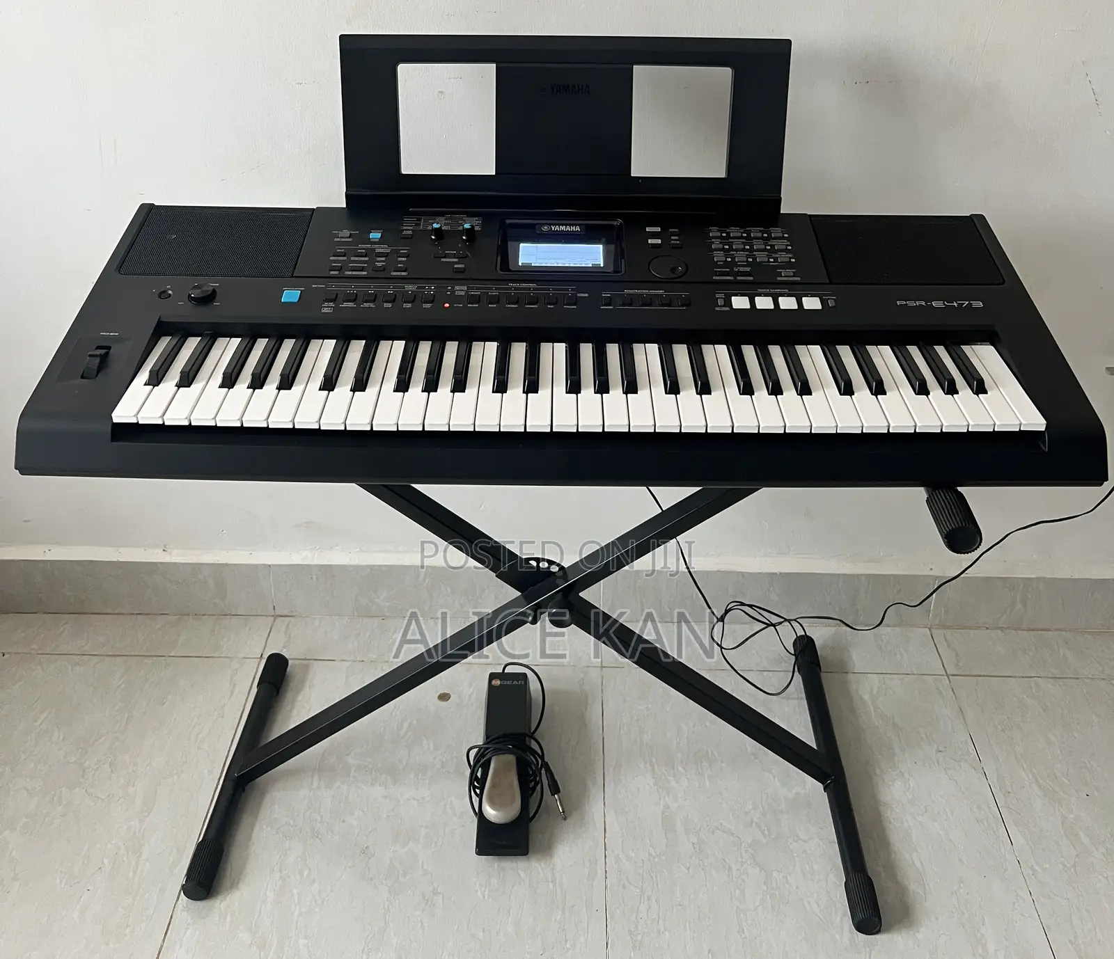 Yamaha Keyboard E473