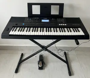 Yamaha Keyboard E473