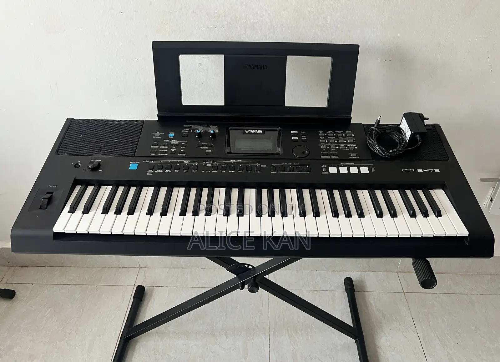 Yamaha Keyboard E473