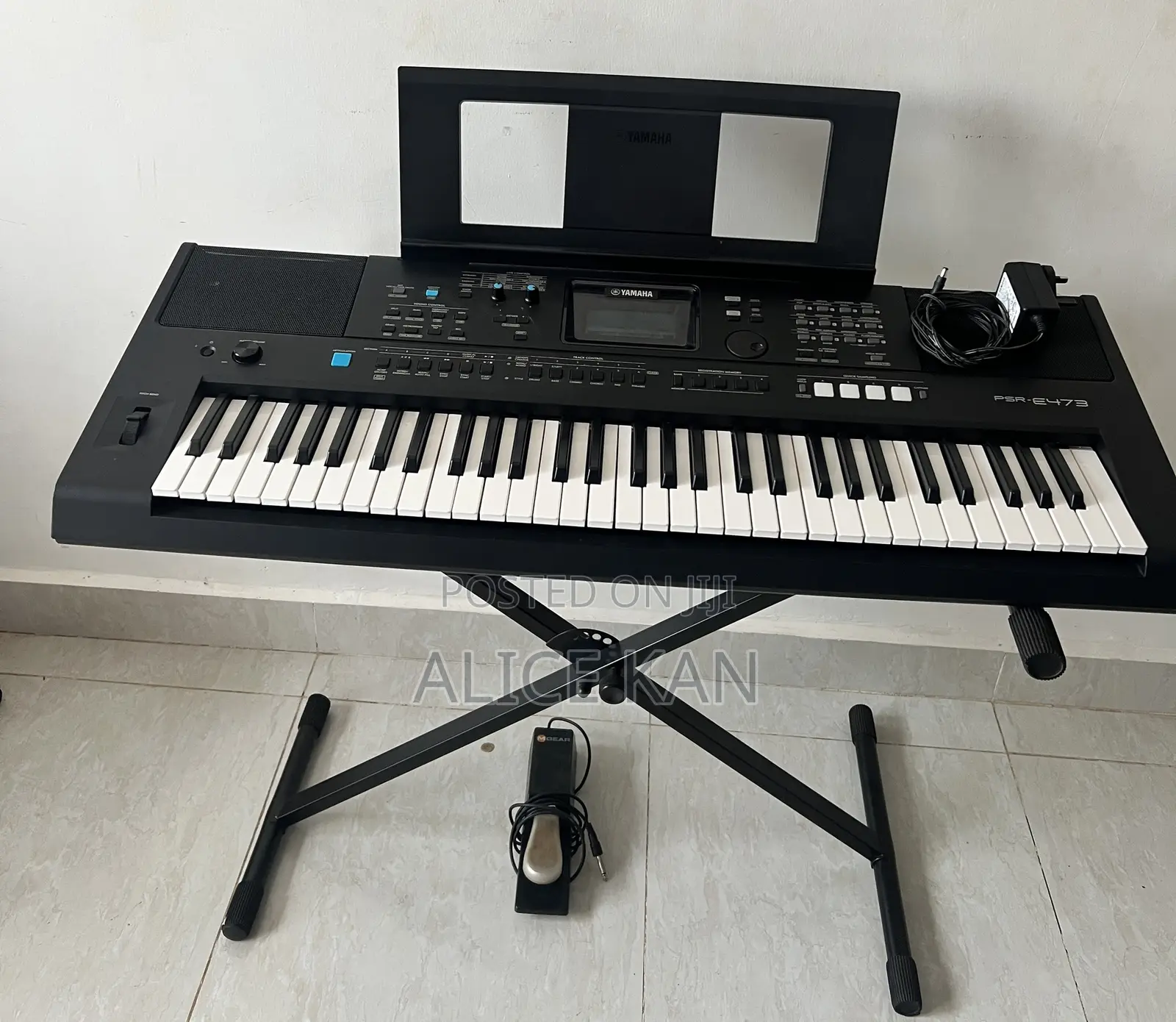 Yamaha Keyboard E473