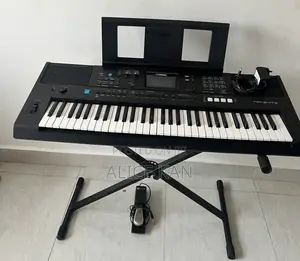 Yamaha Keyboard E473