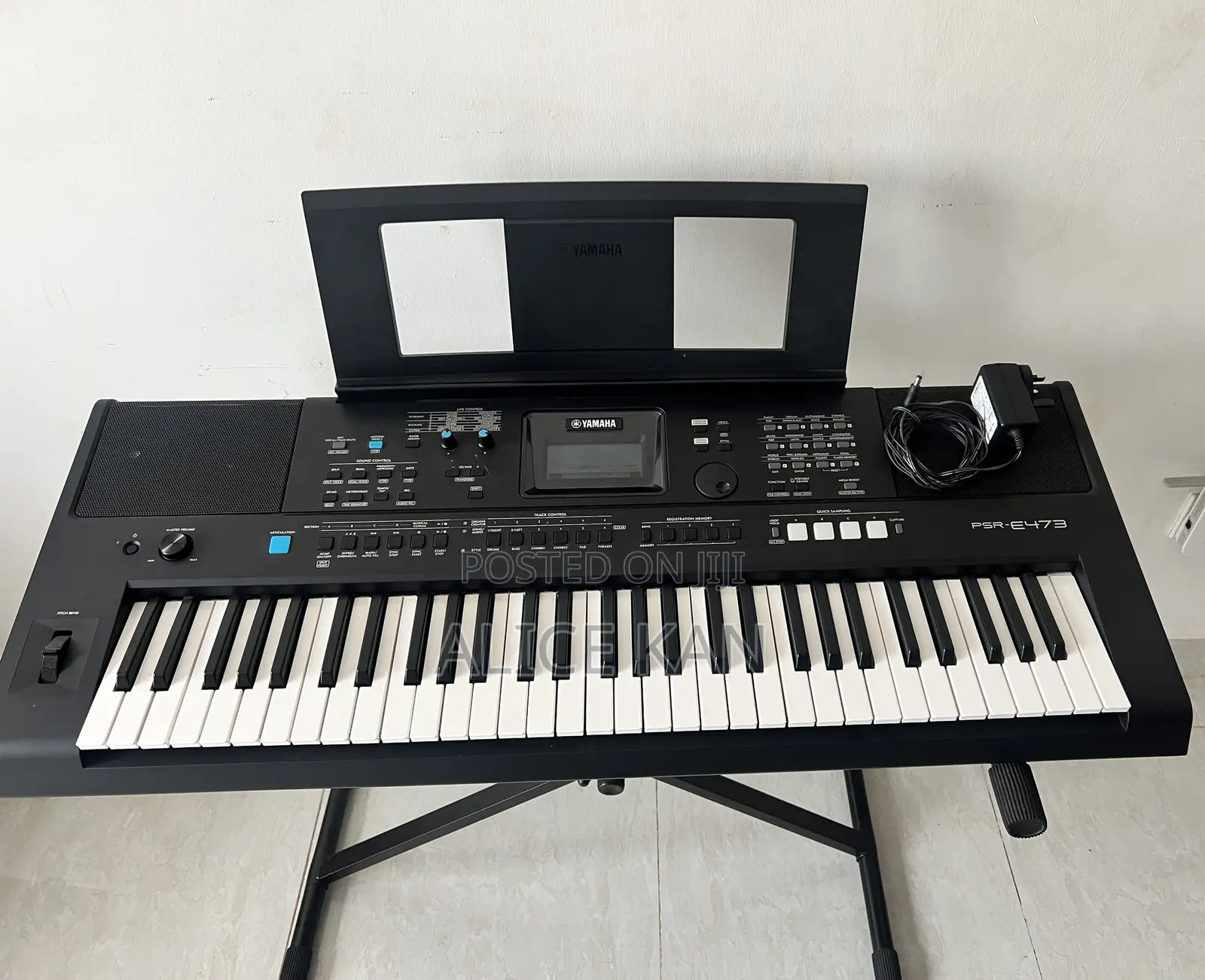 Yamaha Keyboard E473