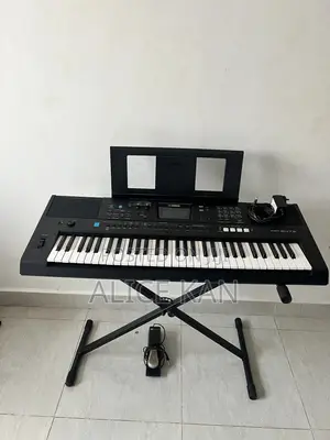 Yamaha Keyboard E473