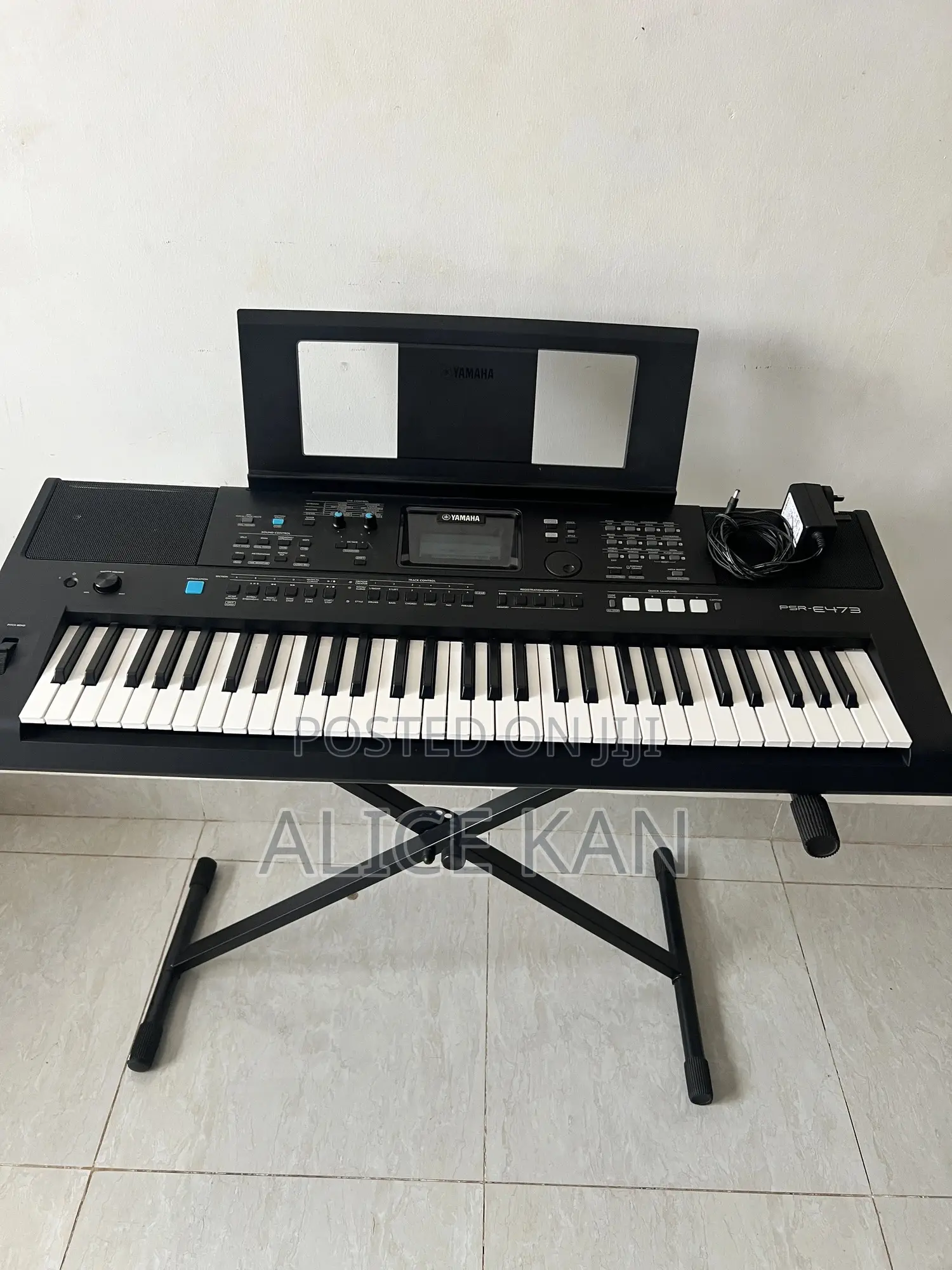 Yamaha Keyboard E473