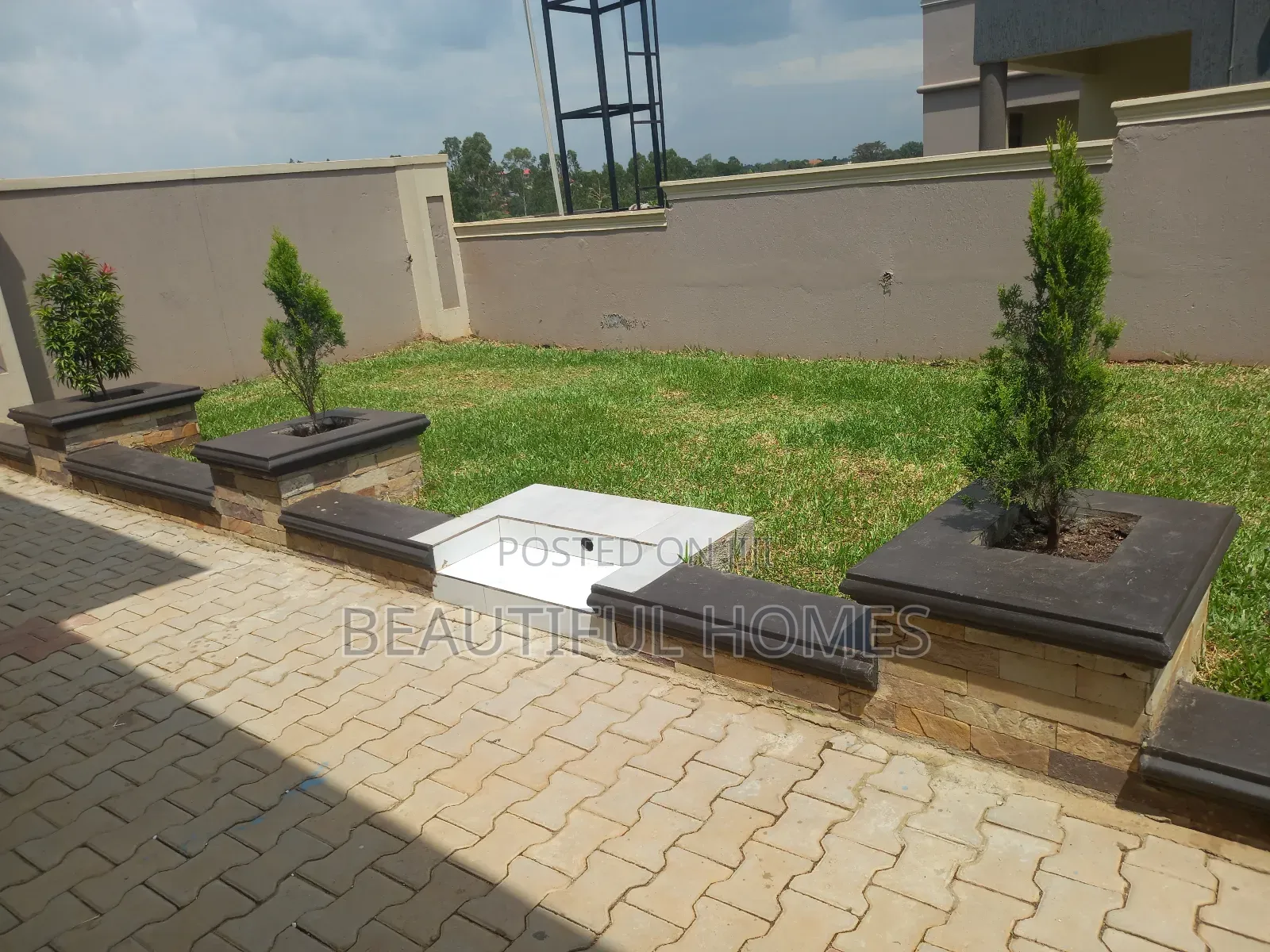 Furnished 4bdrm House in Kira for sale