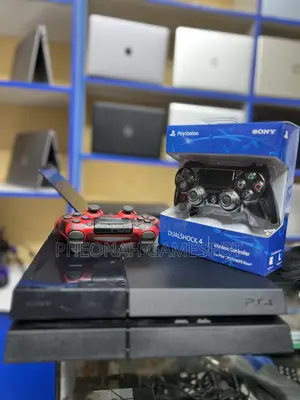 Ps4 Smooth Action Gaming Box, 2 Pads Plus 17 Games Installed.