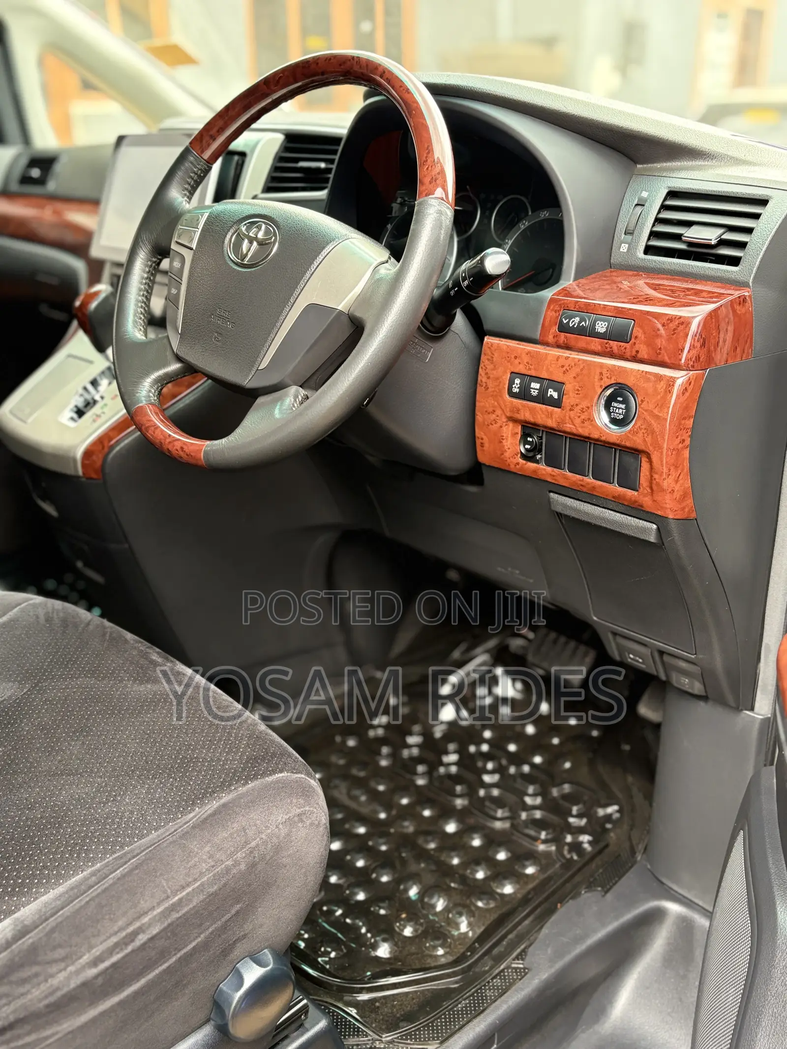 Toyota Alphard 2.4 Petrol FWD 2010 White