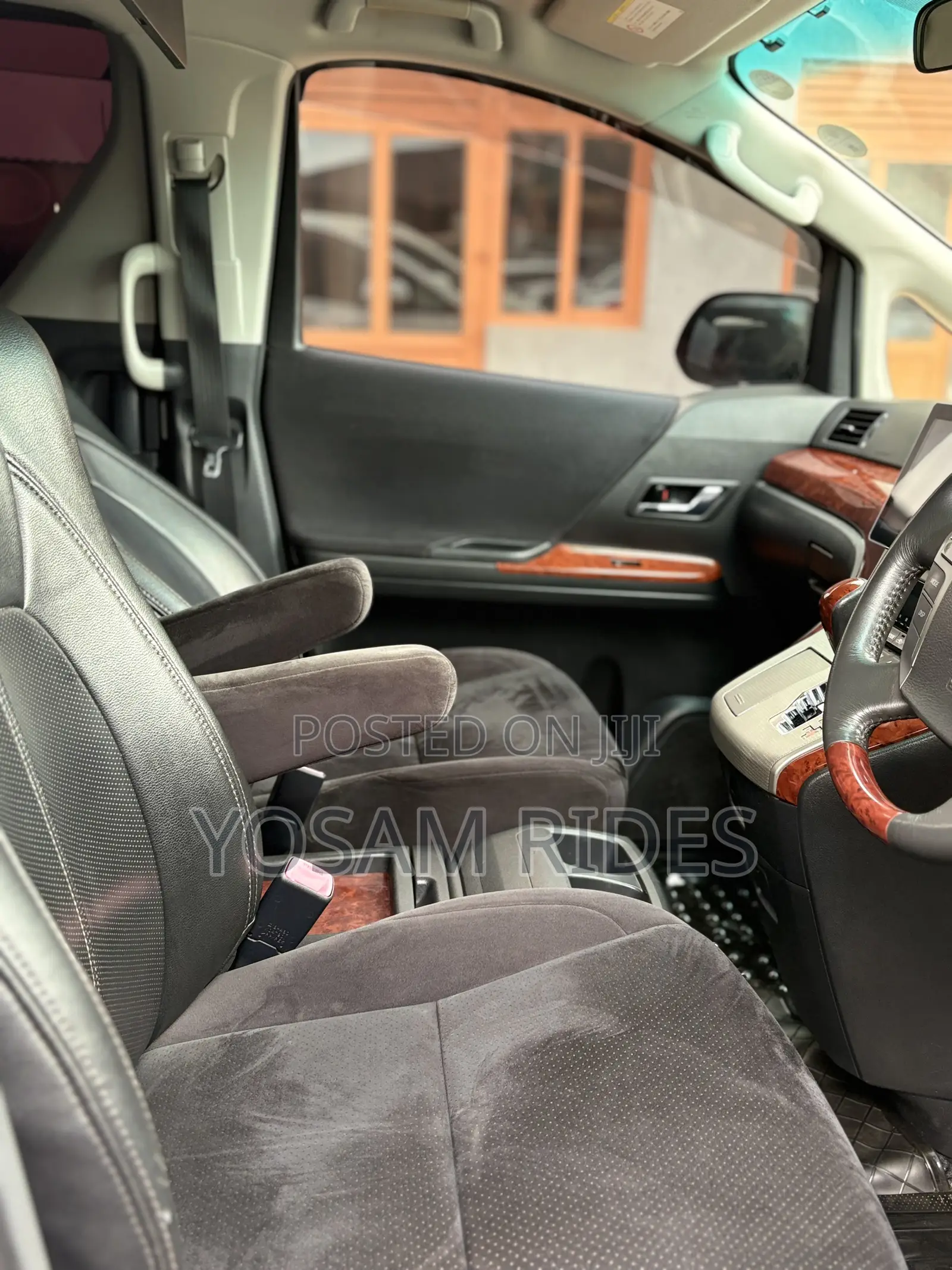 Toyota Alphard 2.4 Petrol FWD 2010 White