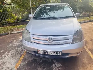 Toyota IST 2002 Silver