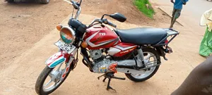 TVS HLX 125 2022 Red