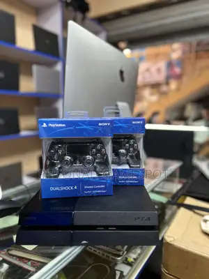 Ps4 Comfortable All-in Gaming Setup, 2 Pads and 13 Games Loaded.