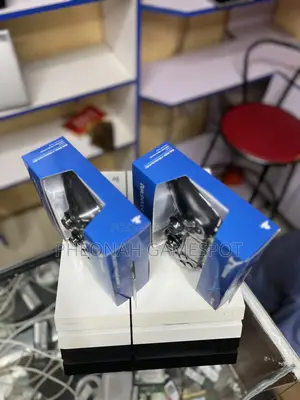 Ps4 Comfortable Console Bundle, 2 Pads Included With 13 Games.