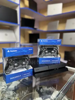 Ps4 Smooth Console Experience, 2 Pads Included With 19 Games.