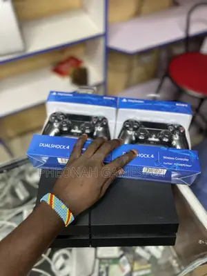 Ps4 Easy All-Round Entertainment Console, 2 Pads and 13 Games.