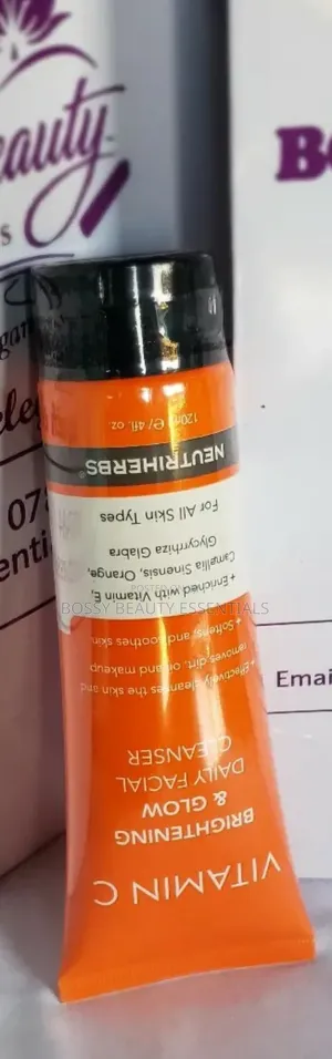 Neutriherbs Vitamin C Facial Cleanser