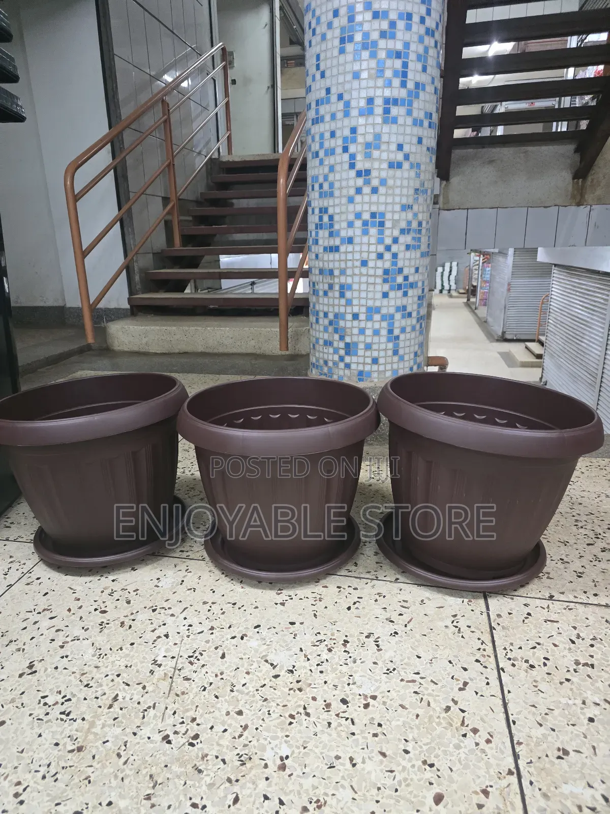 Rounded Xtra Flower Pots Flower Pots