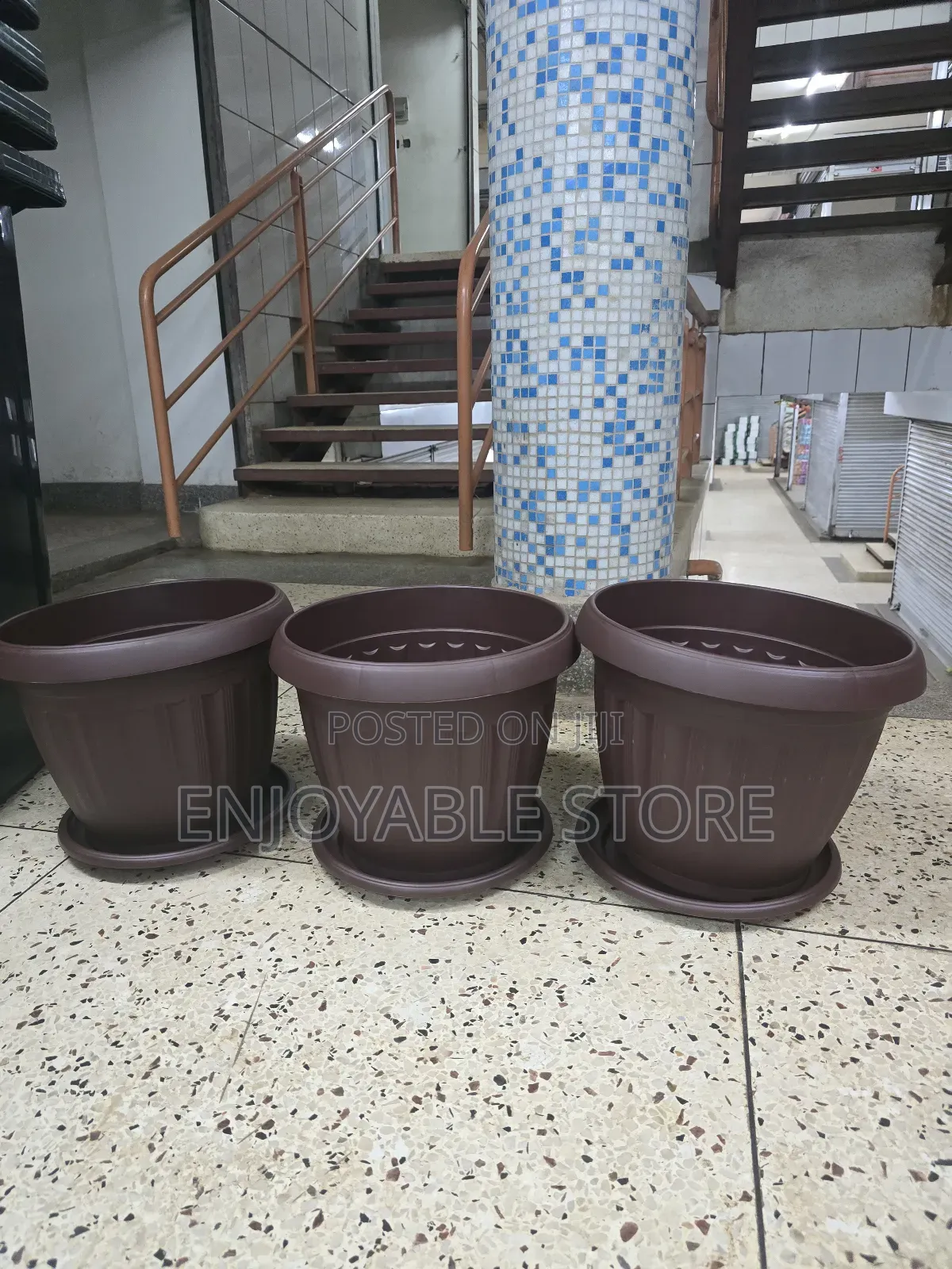 Rounded Xtra Flower Pots Flower Pots