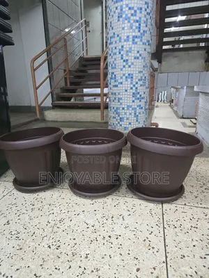 Rounded Xtra Flower Pots Flower Pots