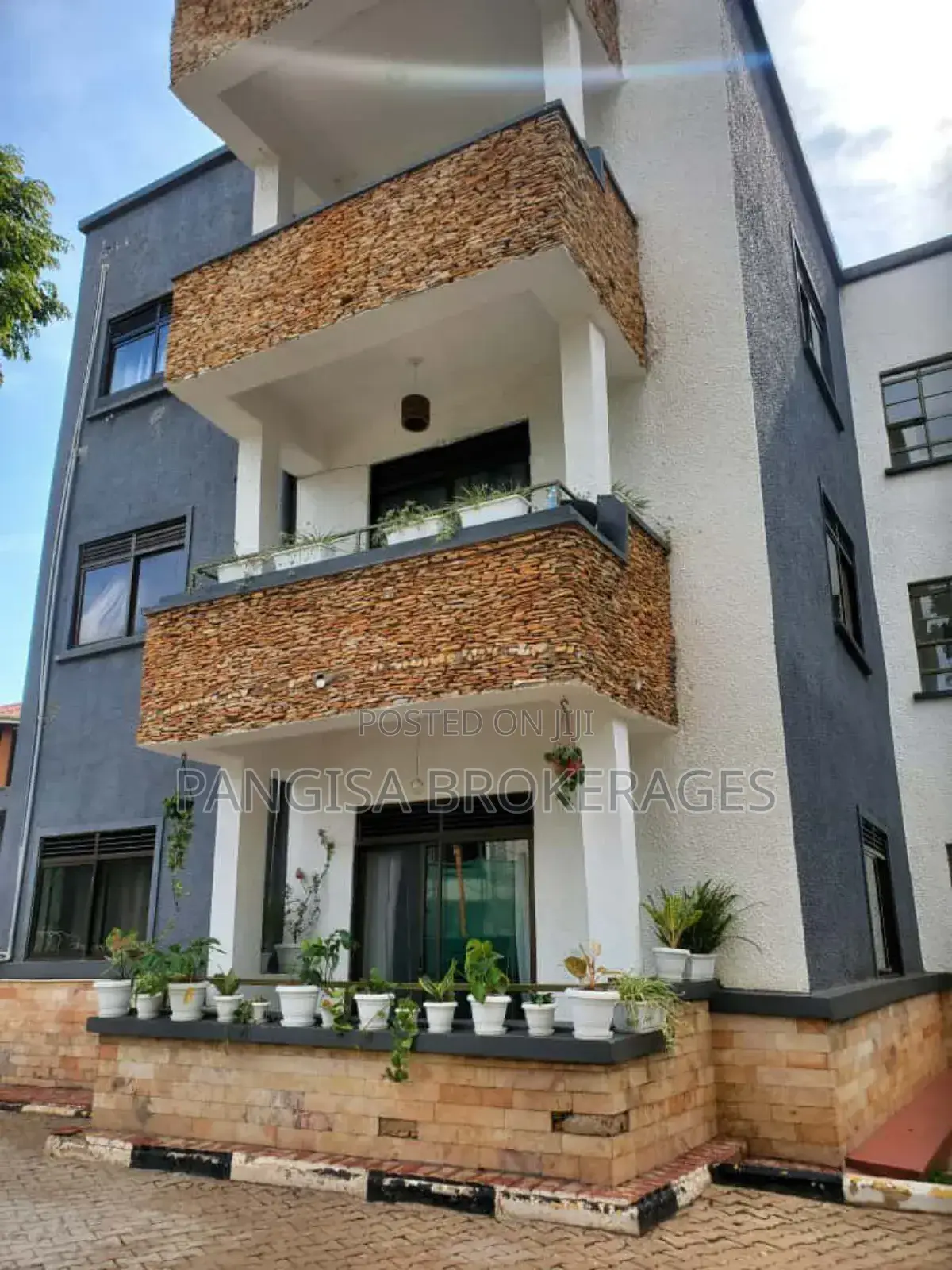 Fully Furnished 2bedroom Airbnb Kololo