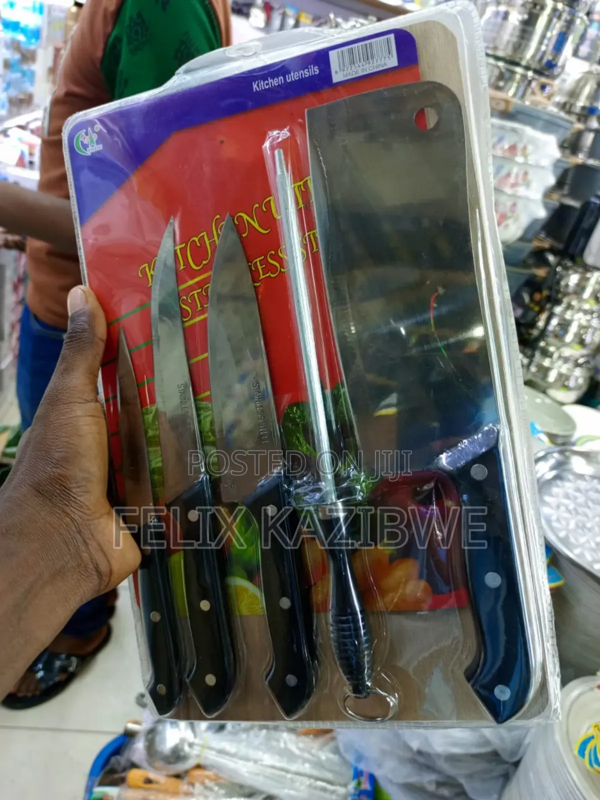 Generic Kitchen Knife Set With a Chopping Board.