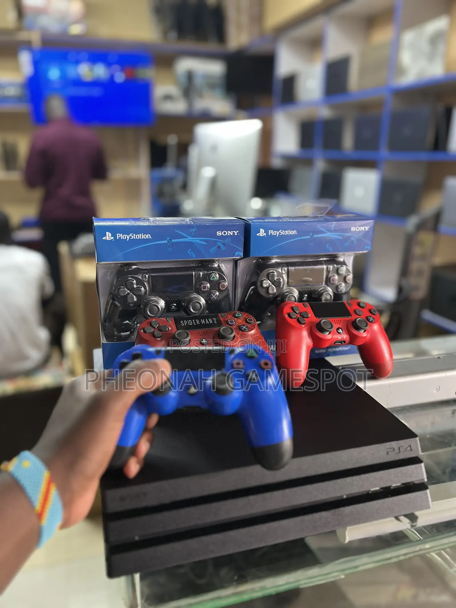 Ps4 Easy Gaming Choice, 2 Pads Included and 17 Games Ready.