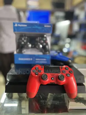 Ps4 Smooth Entertainment System, 2 Pads Included With 18 Games.