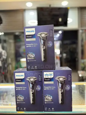 Phillips Series 5000 Wet And Dry Rotary Shaver