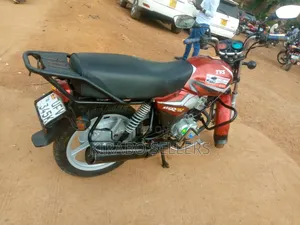 TVS HLX 125 2025 Red