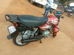 TVS HLX 125 2025 Red