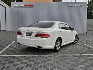 Toyota Crown 2012 White