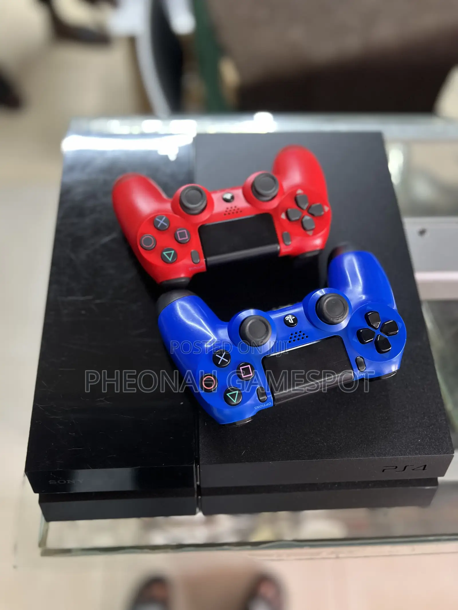Ps4 Simple and Smooth Gaming Setup, 2 Pads and 17 Games.