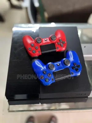 Ps4 Simple and Smooth Gaming Setup, 2 Pads and 17 Games.