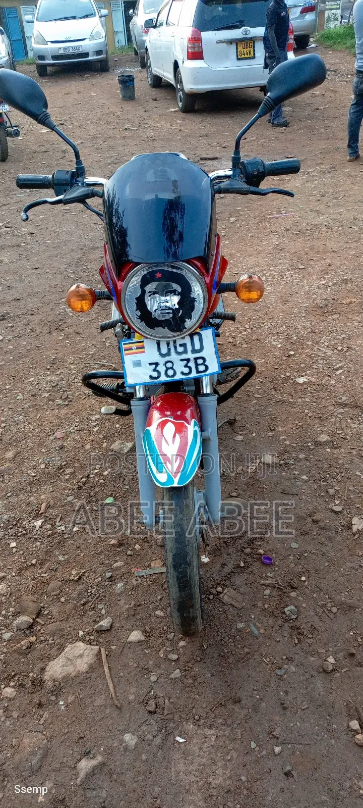 Bajaj Boxer 125 2025 Red