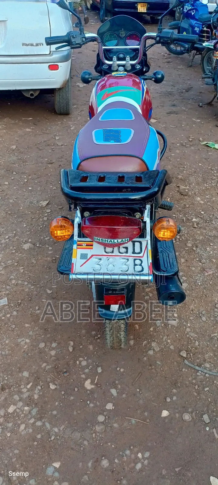 Bajaj Boxer 125 2025 Red