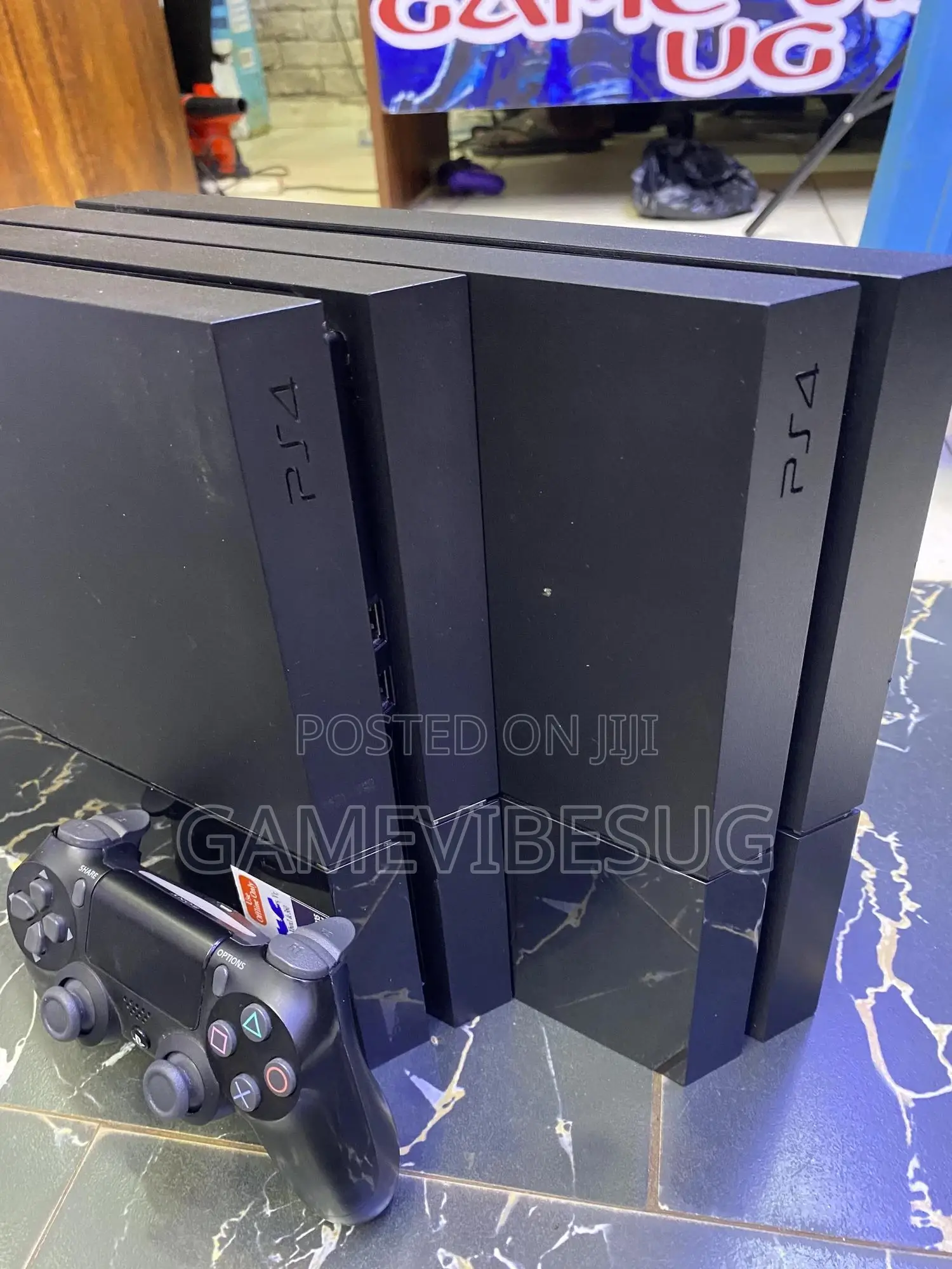Epic Gaming: Ps4 Standard With 2 Controllers, 8 Games Cables