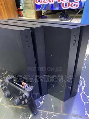 Epic Gaming: Ps4 Standard With 2 Controllers, 8 Games Cables