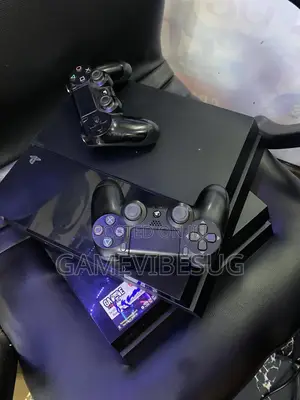 Ps4 Standard Uk Used Bundle | 2 New Controllers + 7 Pro Games