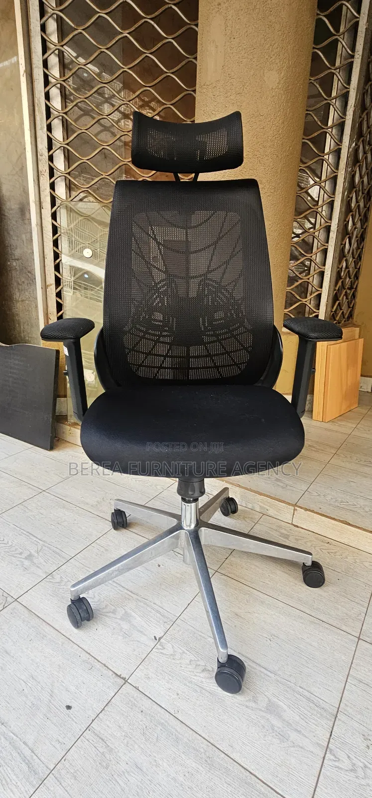 Nice Looking Mesh Adjustable Office Seat