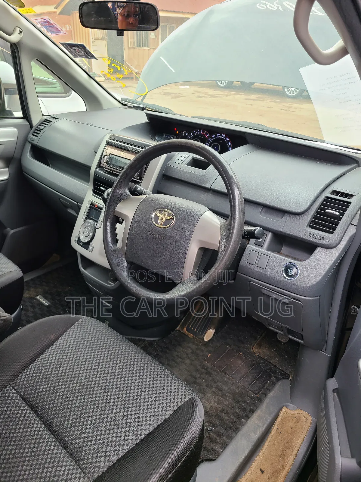 Toyota Noah 2.0 143hp FWD (7 Seater) 2009 Black