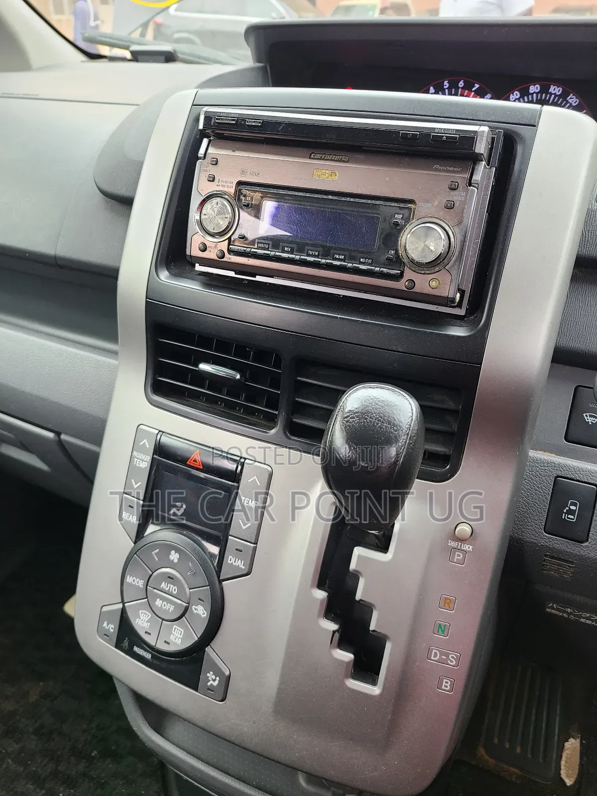 Toyota Noah 2.0 143hp FWD (7 Seater) 2009 Black