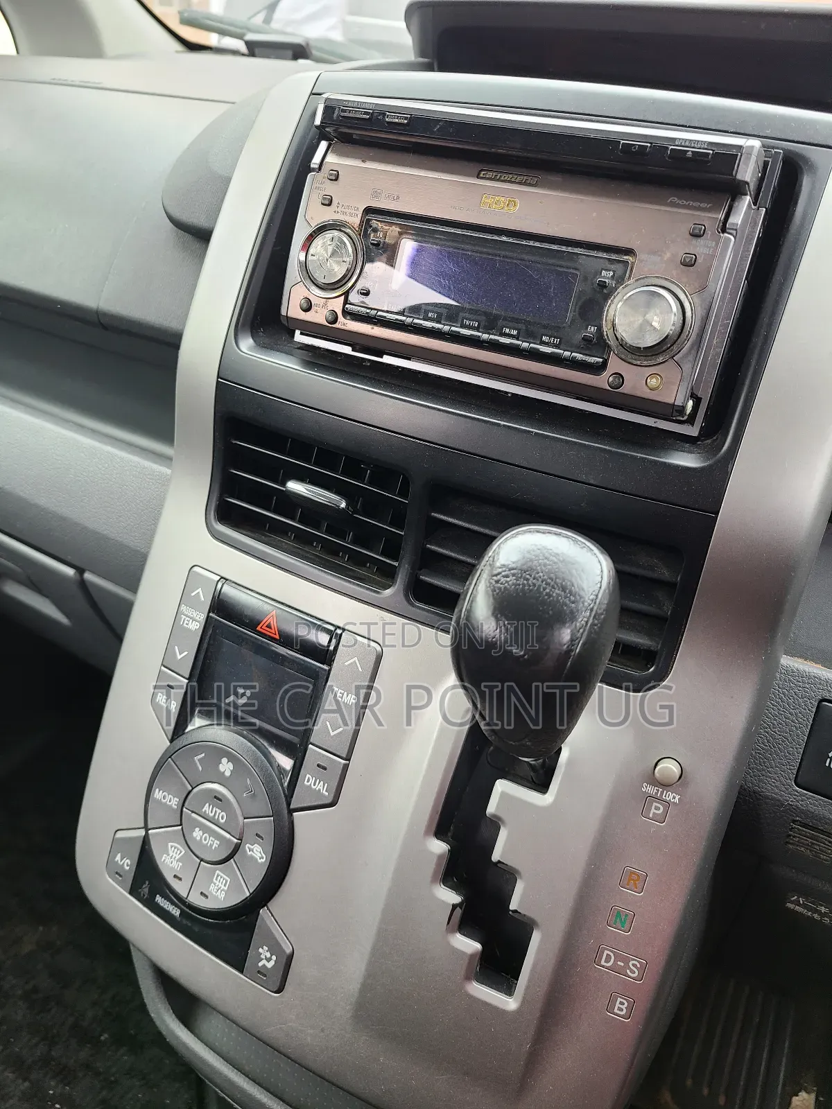 Toyota Noah 2.0 143hp FWD (7 Seater) 2009 Black